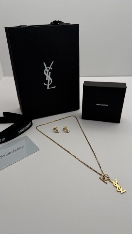 طقم ماركه حلق مع سنسال ysl شامل الملحقات الاصليه