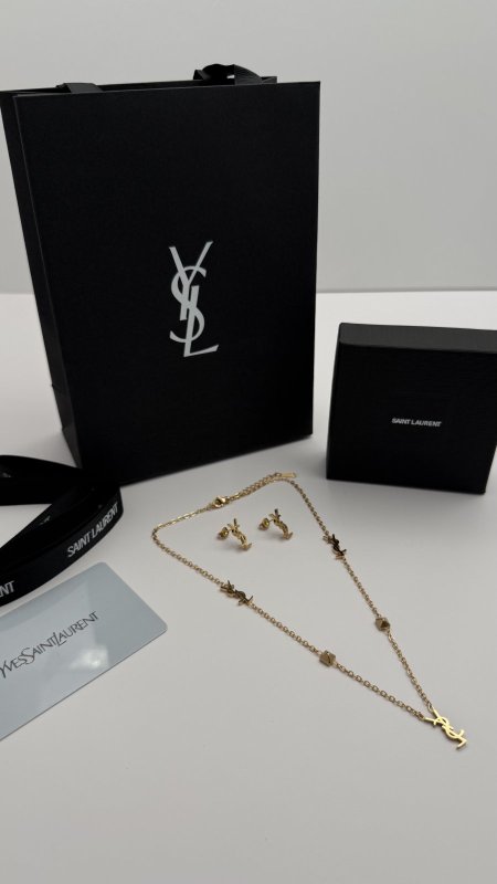 طقم ماركه حلق مع سنسال ysl شامل الملحقات الاصليه