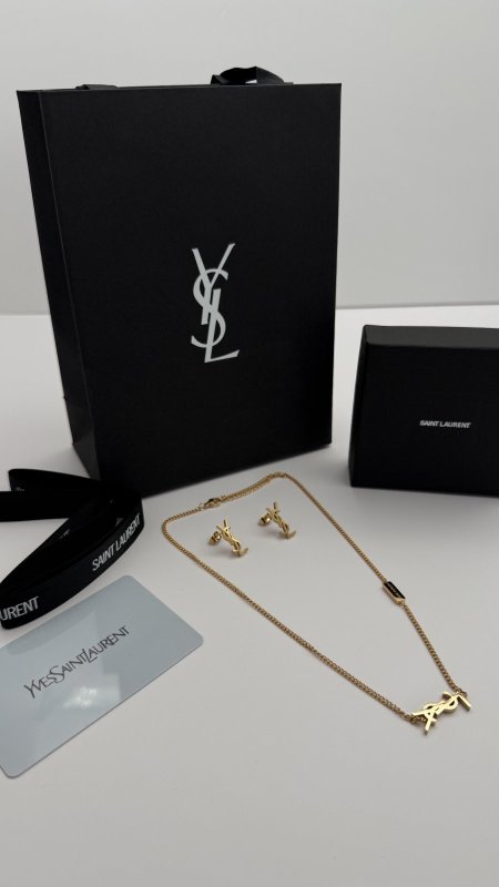 طقم ماركه حلق مع سنسال ysl شامل الملحقات الاصليه