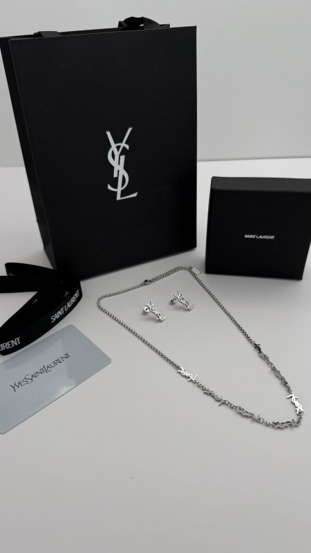 طقم ماركه حلق مع سنسال ysl شامل الملحقات الاصليه