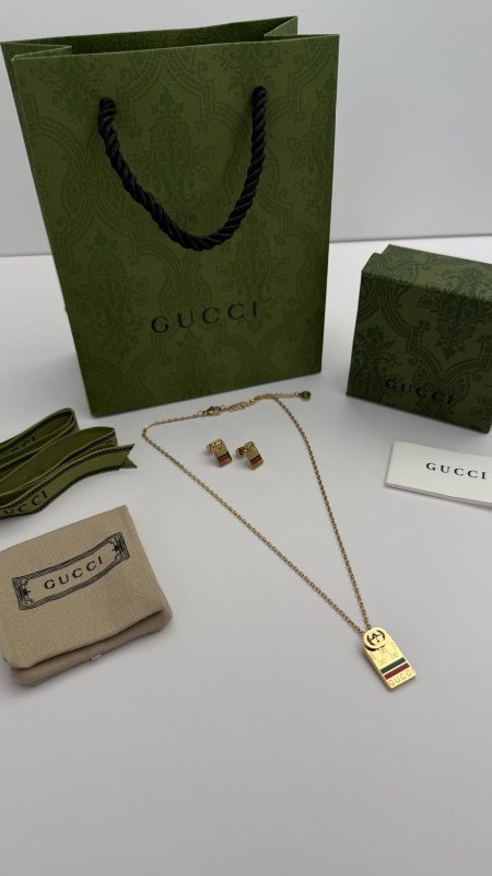 طقم ماركه حلق مع سنسال GUCCI شامل الملحقات الاصليه