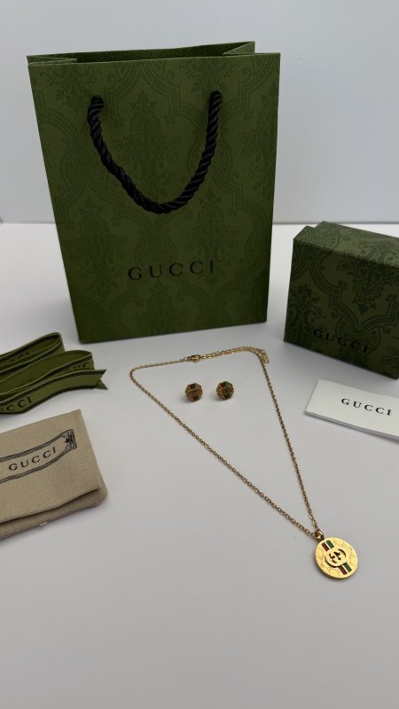 طقم ماركه حلق مع سنسال GUCCI شامل الملحقات الاصليه