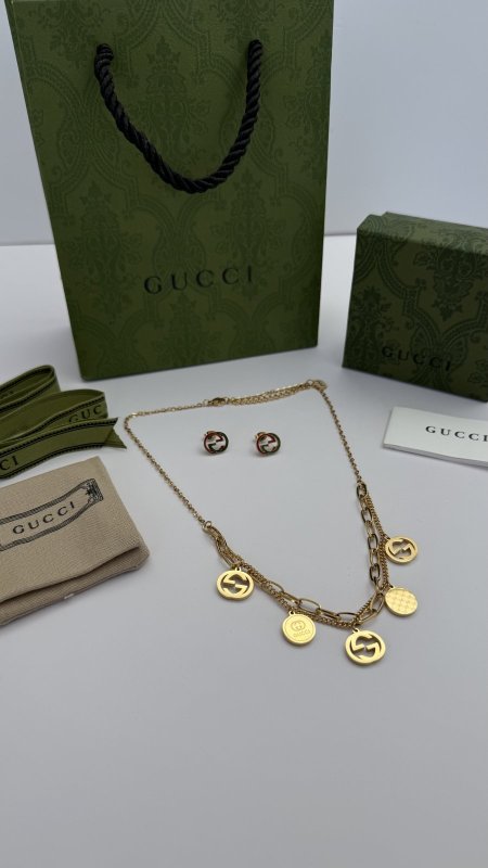 طقم ماركه حلق مع سنسال GUCCI شامل الملحقات الاصليه
