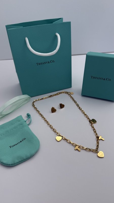 طقم ماركه حلق مع سنسال (TIFFANY & CO تيفاني )  شامل الملحقات الاصليه