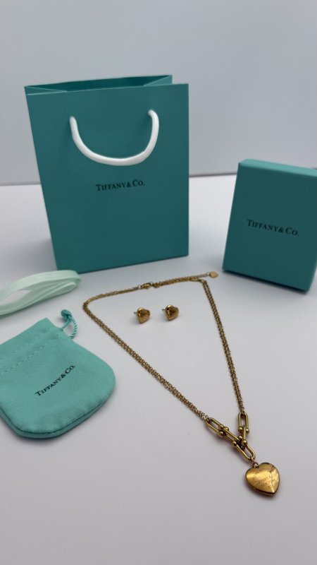 طقم ماركه حلق مع سنسال (TIFFANY & CO تيفاني ) شامل الملحقات الاصليه