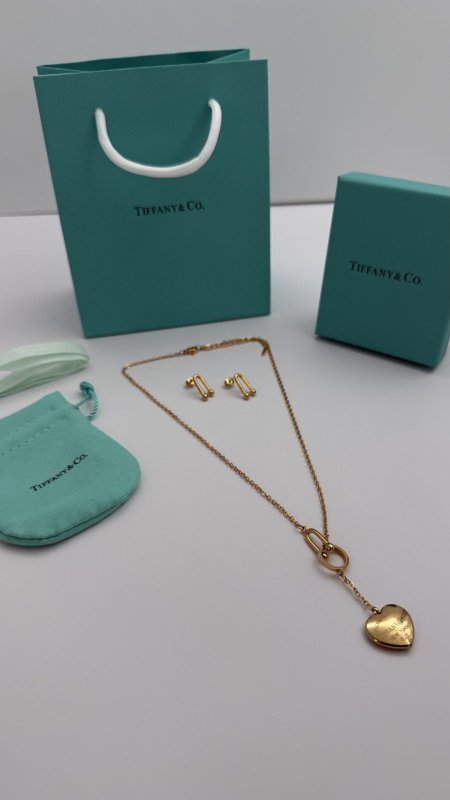 طقم ماركه حلق مع سنسال (TIFFANY & CO تيفاني ) شامل الملحقات الاصليه