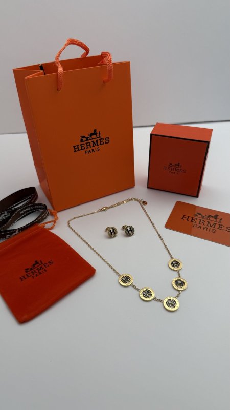 طقم ماركه حلق مع سنسال HERMES شامل الملحقات الاصليه