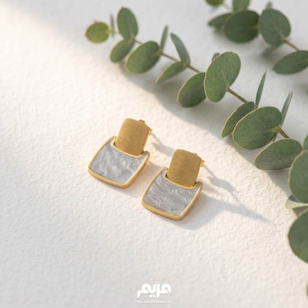 حلق ذهبي مع ابيض مربع
