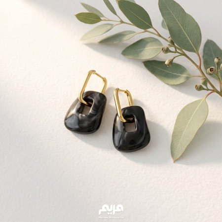 حلق ذهبي مع اسود