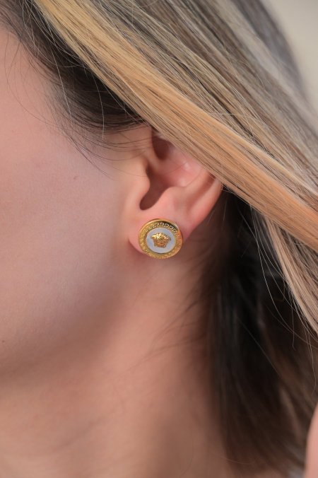 حلق فيرزاتشي لون ابيض